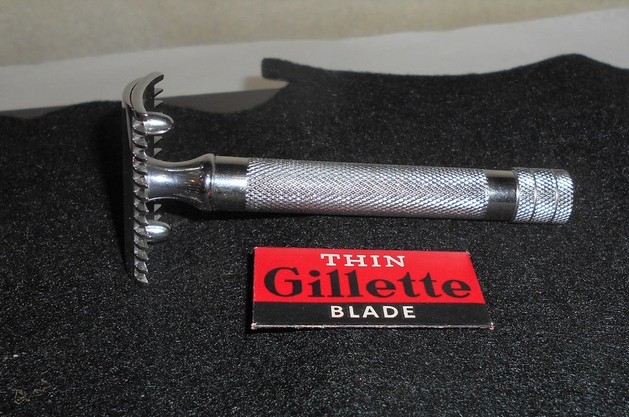 Gillette 1921 Big Fellow Vintage 3-Piece Replated Rhodium Razor  (40).JPG