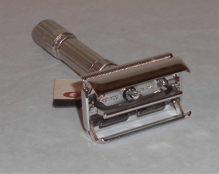 1961 Gillette Fat Boy Razor Twist to Open Replated Rhodium G2–RRR1 (36).JPG