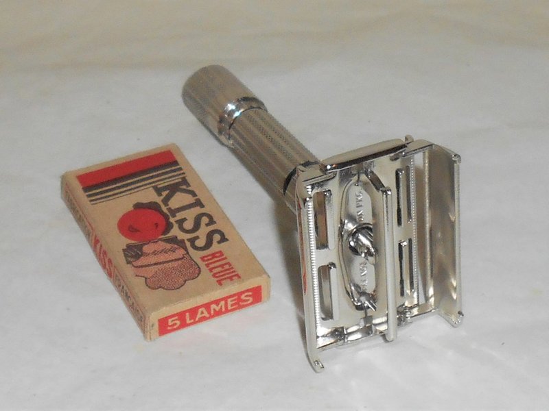 1959 Gillette Fat Boy Adjustable Razor Replated Rhodium E1–R072 (23).JPG