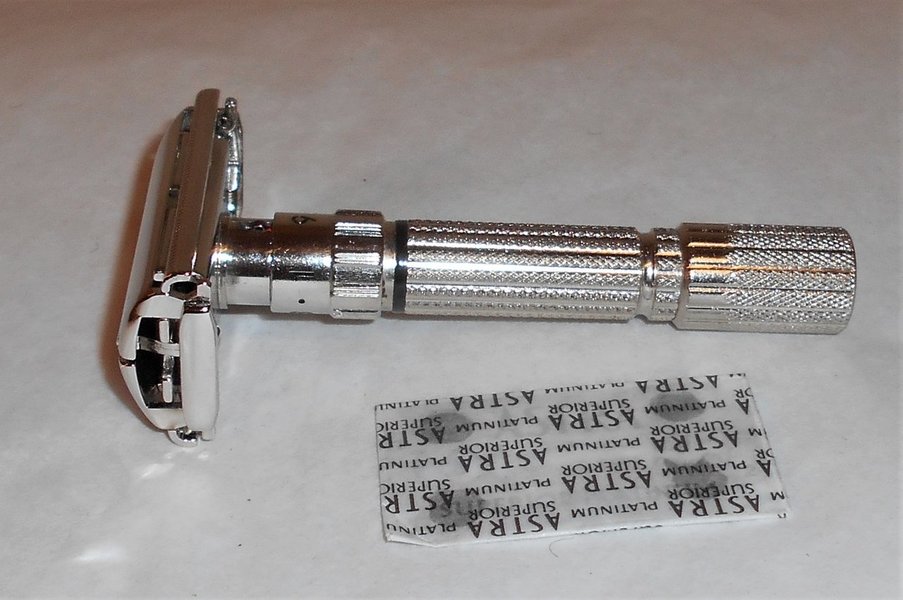 1958 Gillette Fat Boy Razor TTO Adjustable Replated Bright Nickel D4-L27 (15).JPG