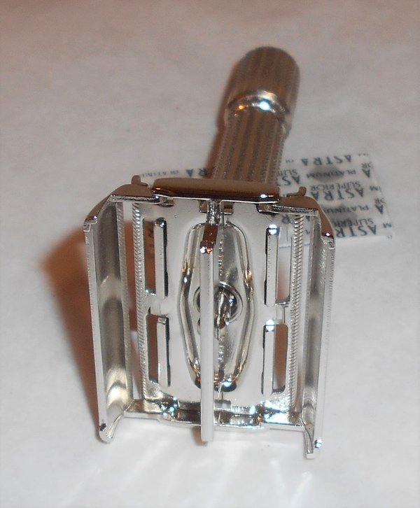 1958 Gillette Fat Boy Razor TTO Adjustable Replated Bright Nickel D4-L27 (35).JPG 1958 Gillette Fat Boy Razor TTO Adjustable Replated Bright Nickel D4-L27 (35).JPG