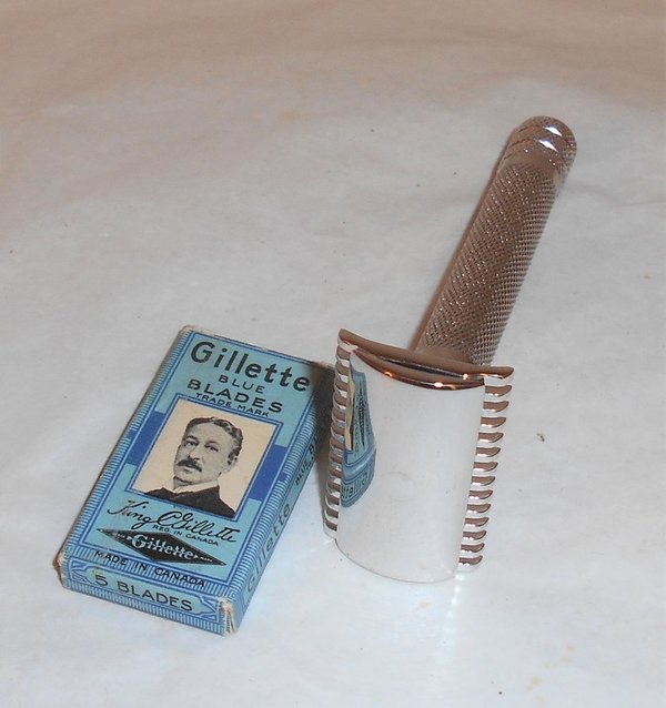 Gillette 1921 Big Fellow Razor W Blades Refurbished Replated Platinum 17–12 (9).JPG