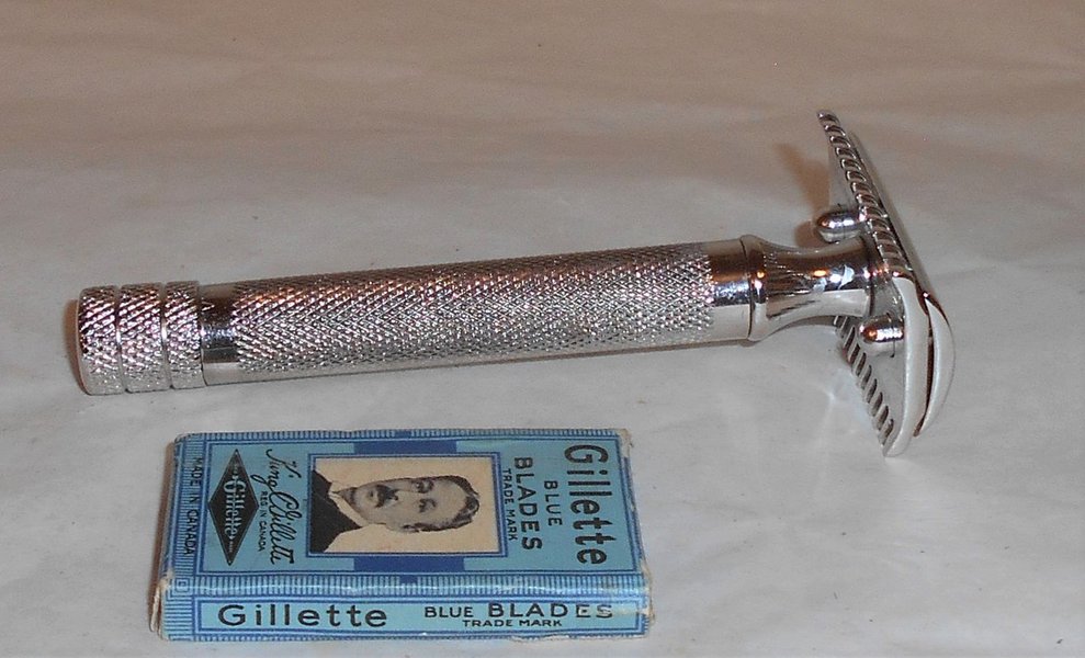 Gillette 1921 Big Fellow Razor W Blades Refurbished Replated Platinum 17–12 (31).JPG