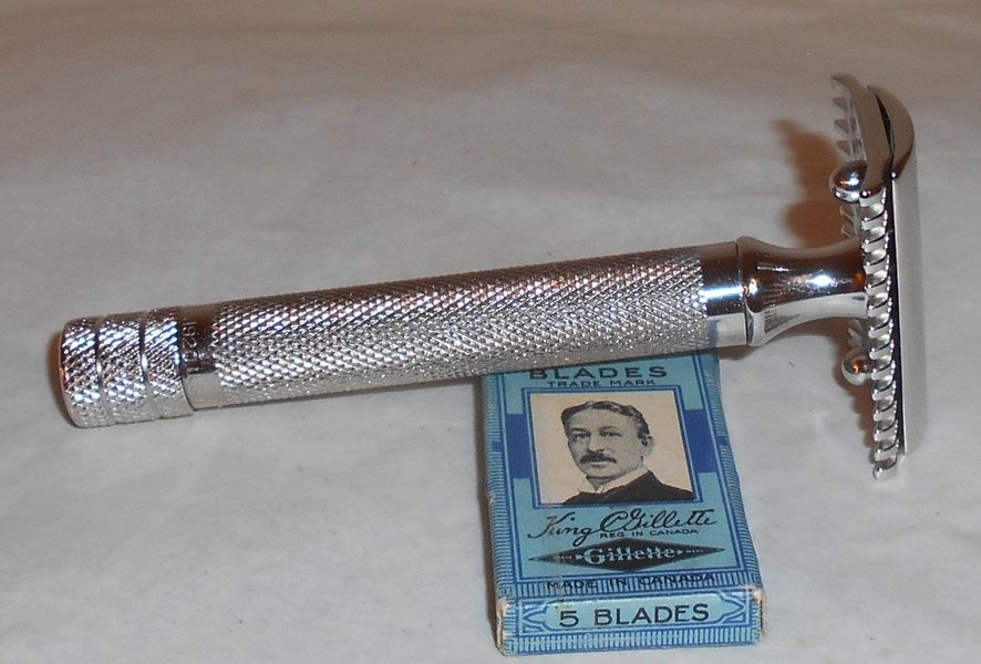 Gillette 1921 Big Fellow Razor W Blades Refurbished Replated Platinum 17–12 (39).JPG