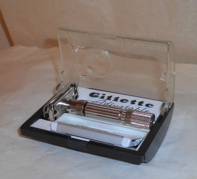 Gillette 1960 Fat Boy Razor Refurbished Replated Bright Nickel W Case Blades (1).JPG