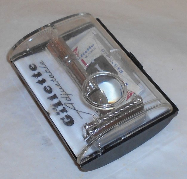 Gillette 1960 Fat Boy Razor Refurbished Replated Bright Nickel W Case Blades (9).JPG