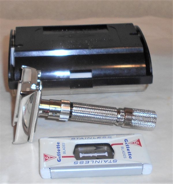 Gillette 1960 Fat Boy Razor Refurbished Replated Bright Nickel W Case Blades (52).JPG