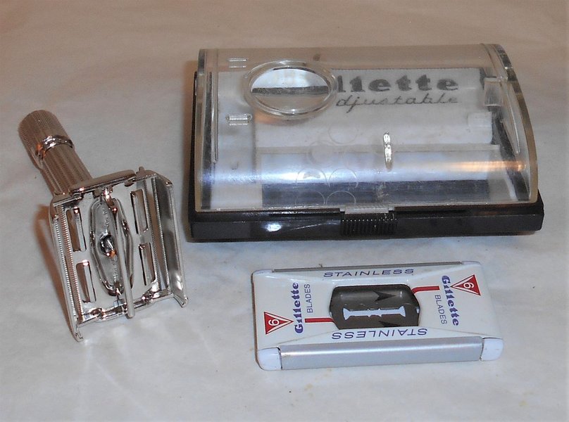 Gillette 1960 Fat Boy Razor Refurbished Replated Bright Nickel W Case Blades (67).JPG