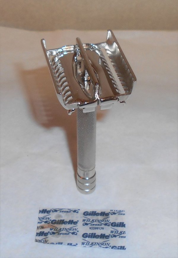 Gillette 1938 Senator Razor Refurbished Replated Platinum 064 (36).JPG