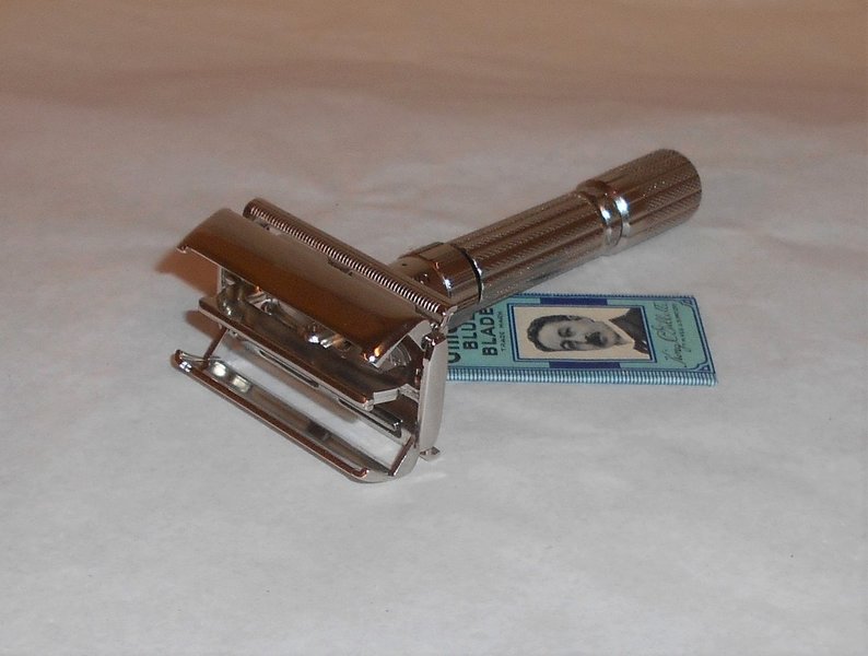 1960 Gillette Fat Boy Razor Adjustable Refurbished Replated Bright Nickel F2–F2X  (26).JPG