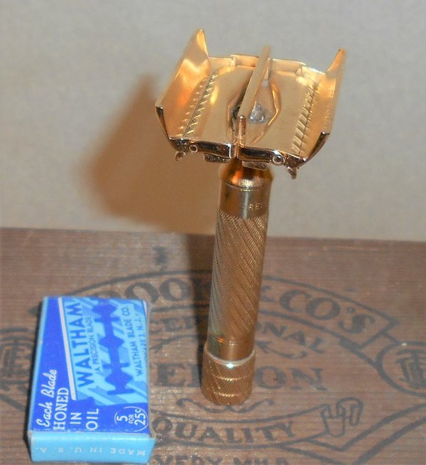 Gillette Aristocrat 1936 Barber Pole Handle TTO Refurbished Replated 24 Karat Gold XQ5 (85) - ...JPG