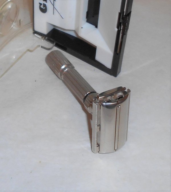 1959 Gillette Fat Boy Razor W Case Blades Refurbished Replated Bright Nickel E1 – XXX (11).JPG