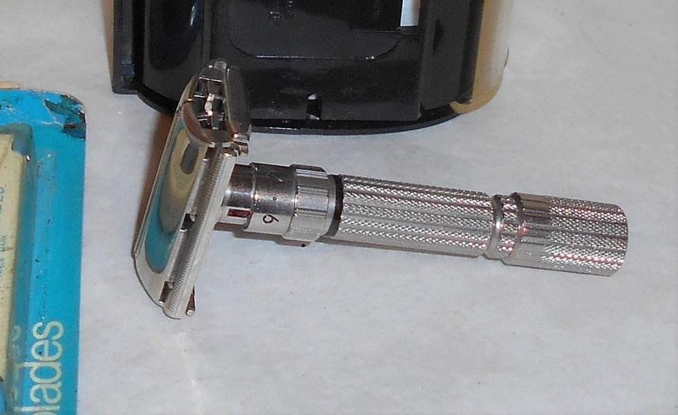1959 Gillette Fat Boy Razor W Case Blades Refurbished Replated Bright Nickel E1 – XXX (13).JPG