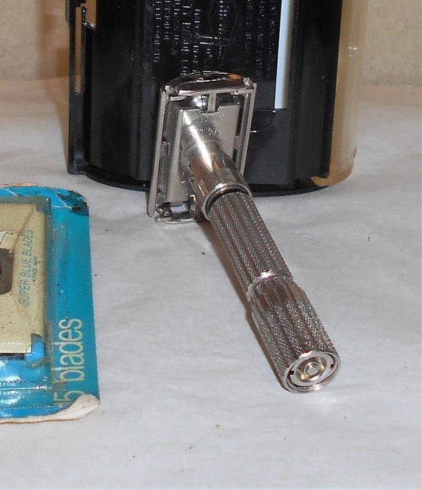 1959 Gillette Fat Boy Razor W Case Blades Refurbished Replated Bright Nickel E1 – XXX (16).JPG