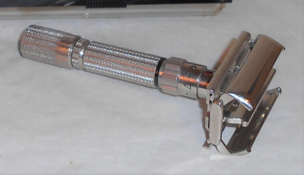 1959 Gillette Fat Boy Razor W Case Blades Refurbished Replated Bright Nickel E1 – XXX (38).JPG