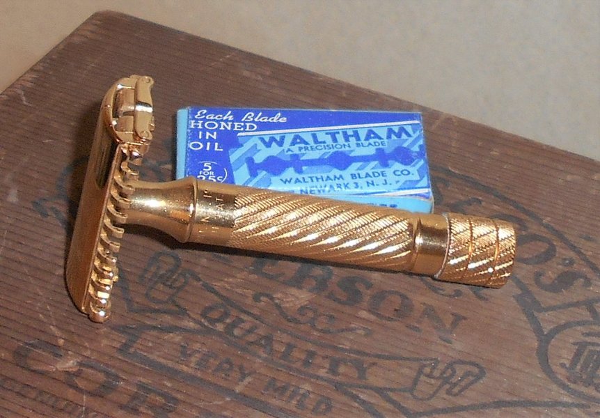 Gillette Aristocrat 1936 Barber Pole Handle TTO Refurbished Replated 24 Karat Gold XQ5 (19).JPG