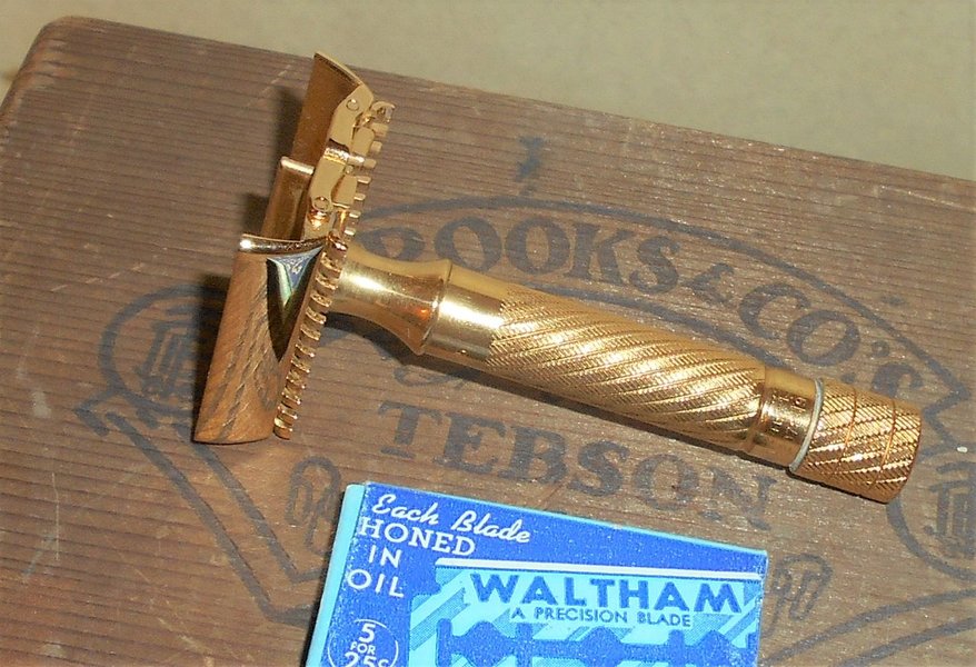 Gillette Aristocrat 1936 Barber Pole Handle TTO Refurbished Replated 24 Karat Gold XQ5 (49).JPG