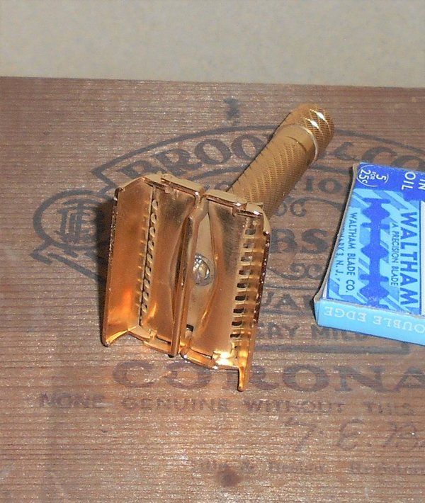 Gillette Aristocrat 1936 Barber Pole Handle TTO Refurbished Replated 24 Karat Gold XQ5 (70).JPG