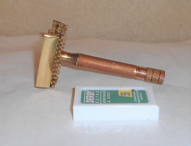 Gillette 1937 Sheraton Original Safety Razor All Brass TTO (24).JPG