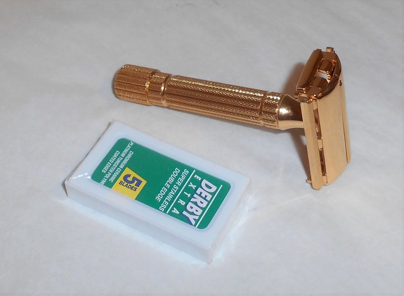 Gillette 1955 Diplomat Razor Refurbished Replated 24 Karat Gold W Blades (9).JPG