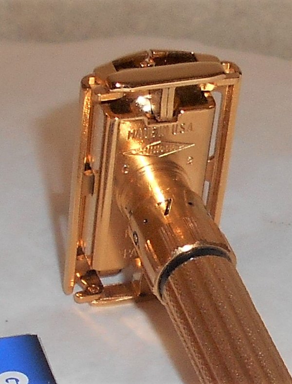 Gillette 1961 Fat Boy Razor Refurbished Replated 24 Karat Gold G2–X3 (14).JPG