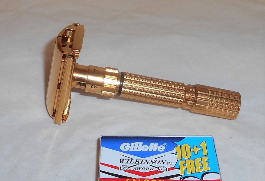 Gillette 1960 Executive Razor Refurbished Replated 24 Karat Gold F1 –K863 (8).JPG