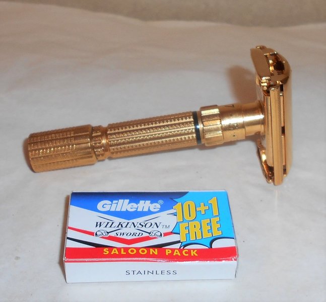 Gillette 1960 Executive Razor Refurbished Replated 24 Karat Gold F1 –K863 (17).JPG