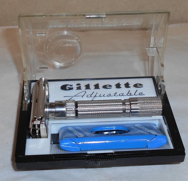 Gillette 1961 TTO Safety Razor W Case Blades Refurbished Replated Mirror Nickel G1–X27 (13).JPG