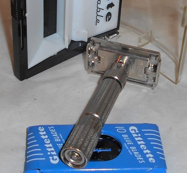 Gillette 1961 TTO Safety Razor W Case Blades Refurbished Replated Mirror Nickel G1–X27 (63).JPG