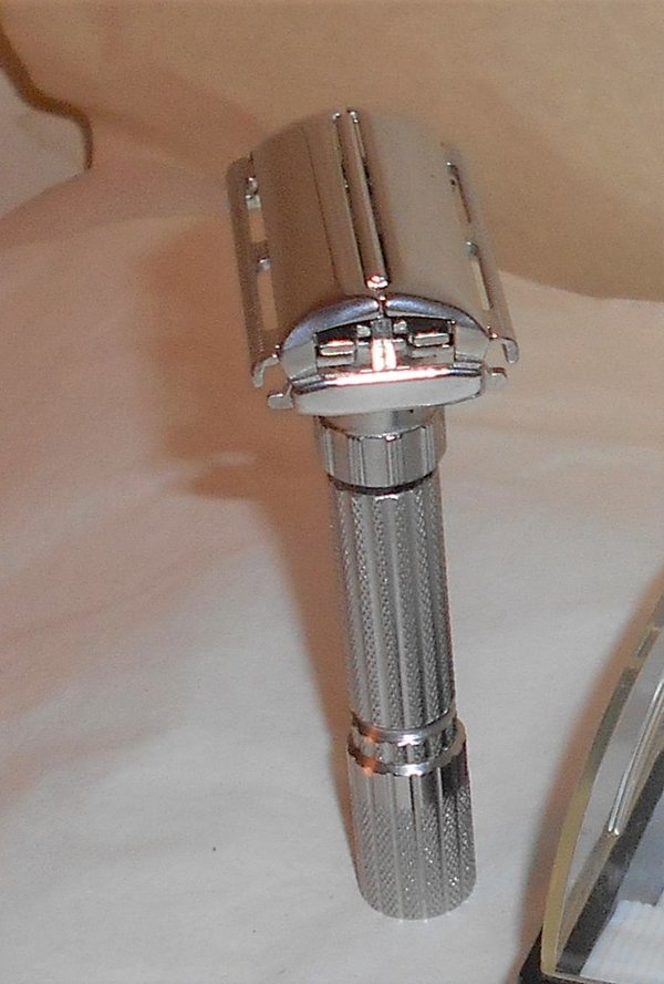 Gillette 1961 TTO Safety Razor W Case Blades Refurbished Replated Mirror Nickel G1–X27 (120).JPG