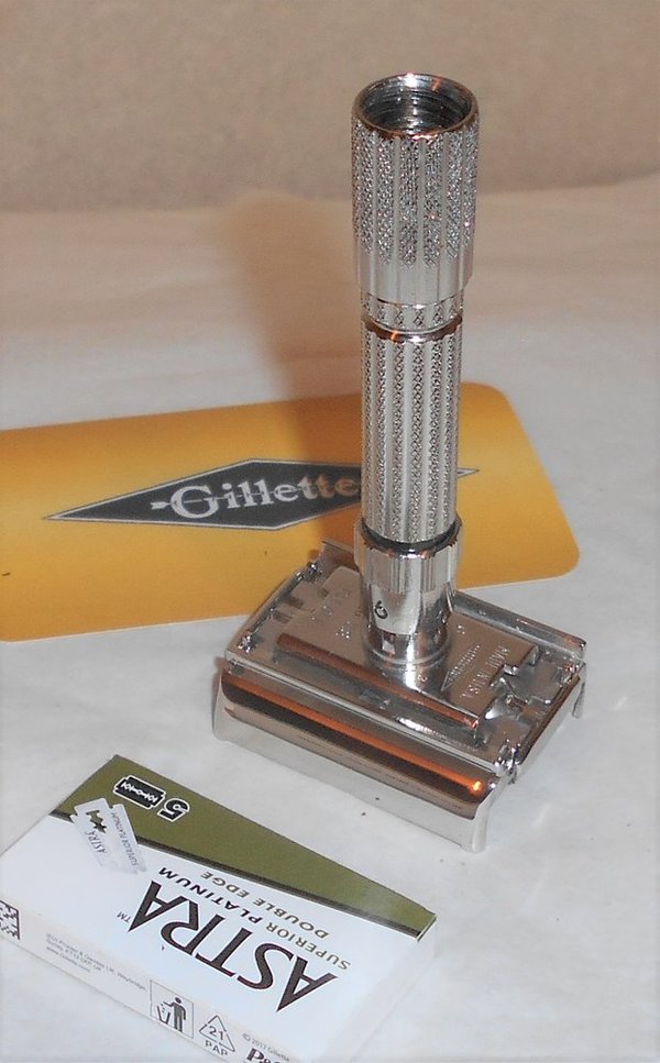 Gillette Fat Boy 1961 Twist to Open Refurbished Replated Mirror Nickel G3–D171 (31).JPG