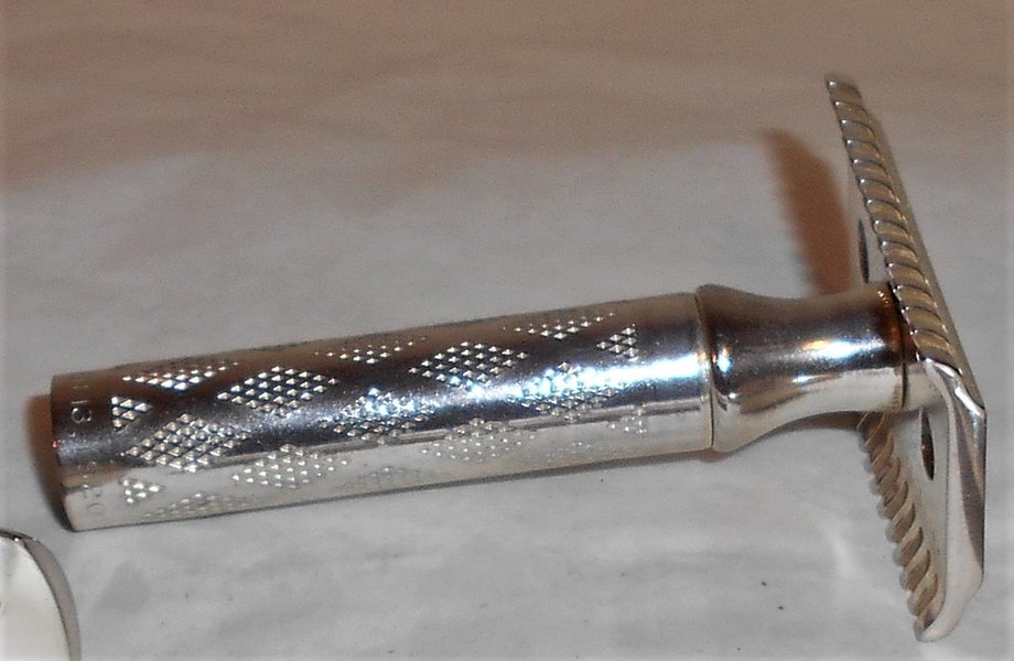 Gillette 1921 New Standard Silver Razor Refurbished Replated Silver 378506A (1).JPG Gillette 1921 New Standard Silver Razor Refurbished Replated Silver 378506A (1).JPG