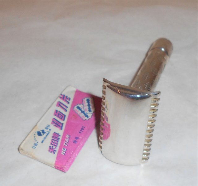 Gillette 1921 New Standard Silver Razor Refurbished Replated Silver 378506A (2).JPG Gillette 1921 New Standard Silver Razor Refurbished Replated Silver 378506A (2).JPG