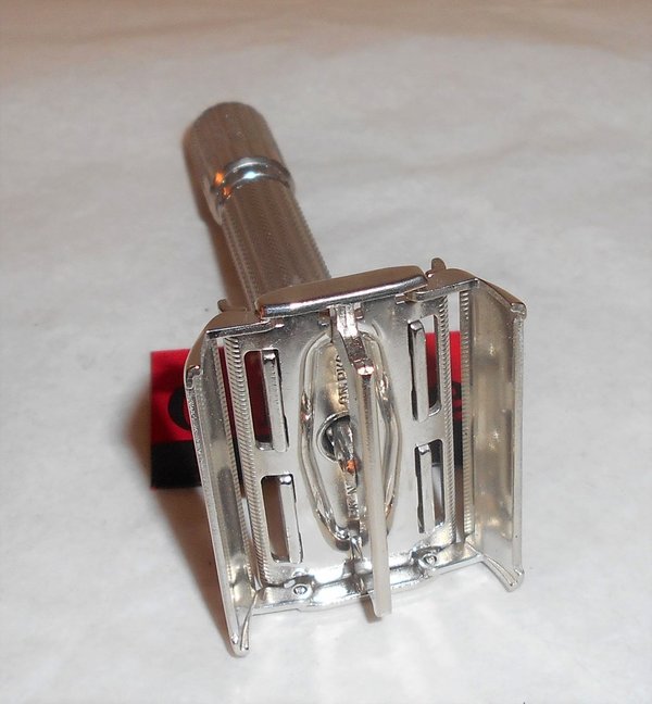Gillette 1961 Fat Boy Razor Refurbished Replated Bright Nickel G1 – B 33 (43).JPG Gillette 1961 Fat Boy Razor Refurbished Replated Bright Nickel G1 – B 33 (43).JPG