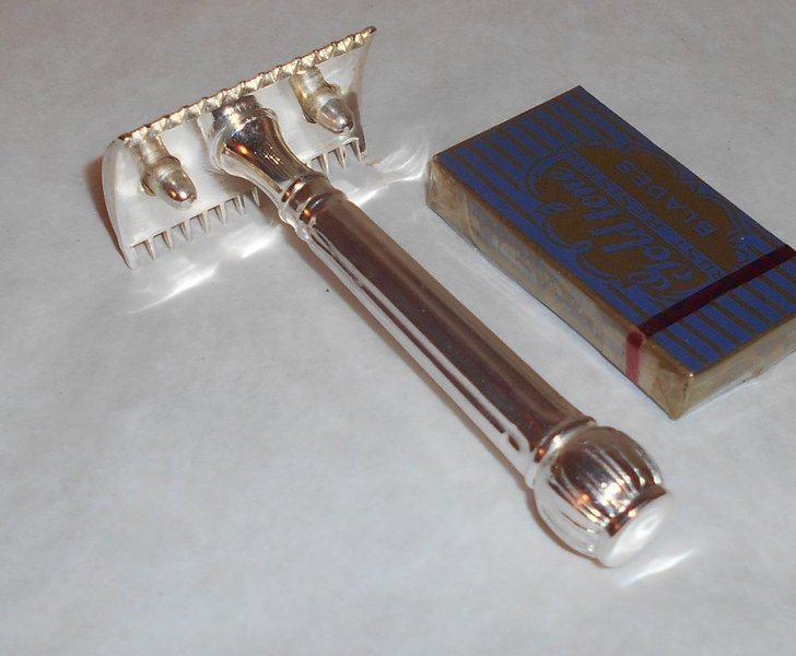 1916 Gillette Extremely Scarce Refurbished Re-Plated ABC Razor W Blade (20).JPG