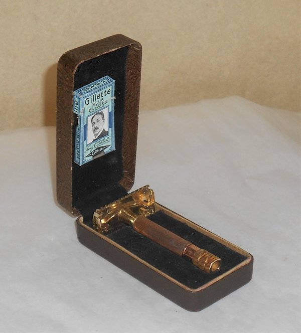 Gillette 1937 Sheraton Razor TTO All Original W Blades X16 (1).JPG Gillette 1937 Sheraton Razor TTO All Original W Blades X16 (1).JPG
