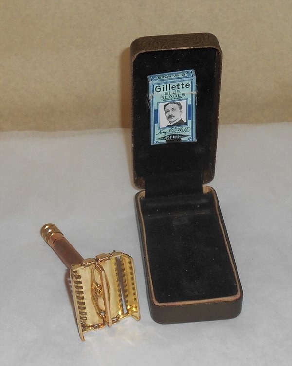 Gillette 1937 Sheraton Razor TTO All Original W Blades X16 (48).JPG Gillette 1937 Sheraton Razor TTO All Original W Blades X16 (48).JPG