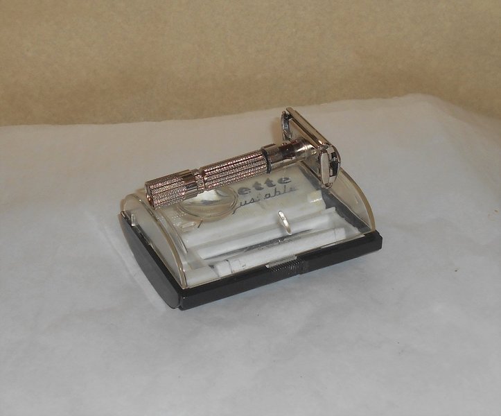 Gillette 1960 Fat Boy Razor Case Blades Refurbished Replated Mirror Gold F1–LO (15).JPG