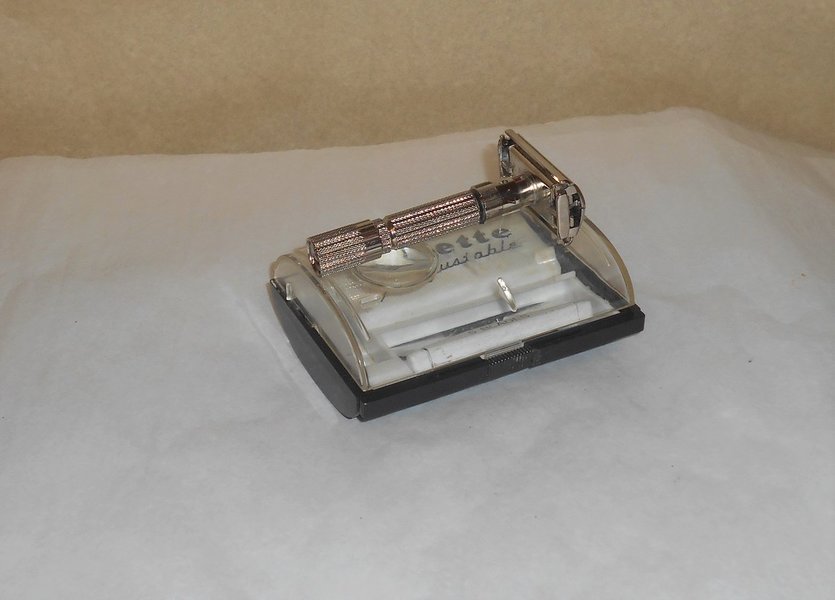 Gillette 1960 Fat Boy Razor Case Blades Refurbished Replated Mirror Gold F1–LO (17).JPG