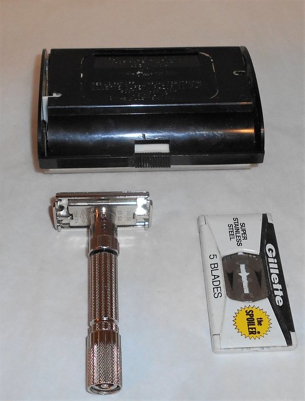 Gillette 1960 Fat Boy Razor W Case Refurbished Replated Mirror Nickel F2–08 (11).JPG