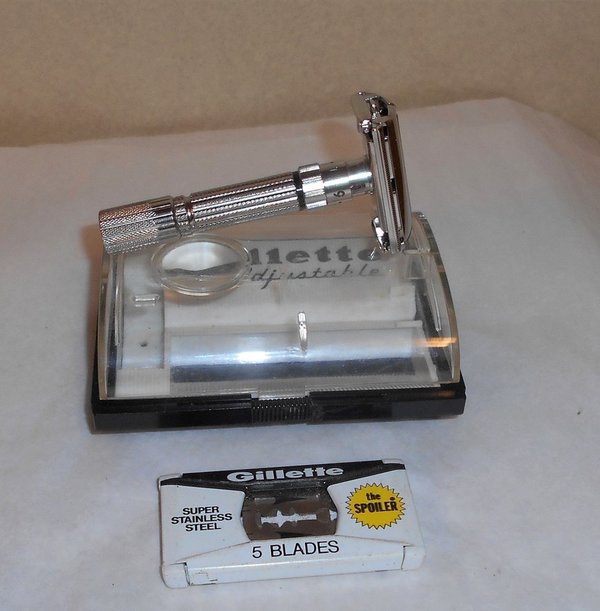 Gillette 1960 Fat Boy Razor W Case Refurbished Replated Mirror Nickel F2–08 (18).JPG