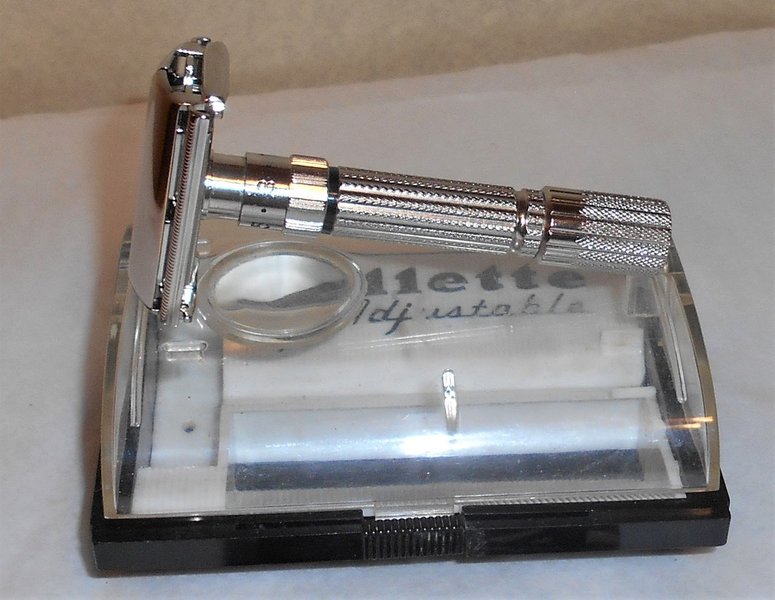 Gillette 1960 Fat Boy Razor W Case Refurbished Replated Mirror Nickel F2–08 (21).JPG