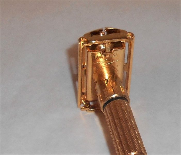 Gillette 1960 TTO Fat Boy Razor Refurbished Replated 24 Gold F1–07 (9).JPG