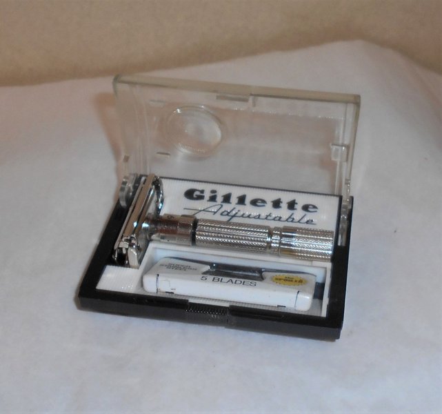 Gillette 1960 Fat Boy Razor W Case Refurbished Replated Mirror Nickel F2–08 (1).JPG