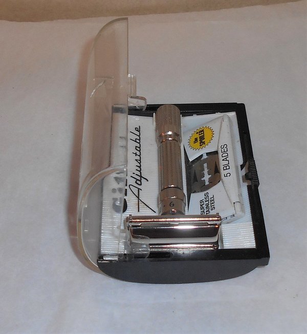 Gillette 1960 Fat Boy Razor W Case Refurbished Replated Mirror Nickel F2–08 (8).JPG