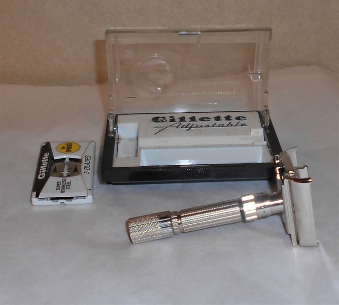 Gillette 1960 Fat Boy Razor W Case Refurbished Replated Mirror Nickel F2–08 (54).JPG