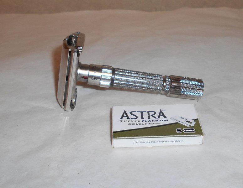 Gillette 1960 Fat Boy Razor TTO Refurbished Replated Bright Nickel F1–R2A (6).JPG Gillette 1960 Fat Boy Razor TTO Refurbished Replated Bright Nickel F1–R2A (6).JPG