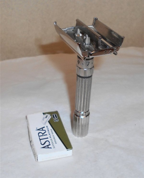 Gillette 1960 Fat Boy Razor TTO Refurbished Replated Bright Nickel F1–R2A (36).JPG Gillette 1960 Fat Boy Razor TTO Refurbished Replated Bright Nickel F1–R2A (36).JPG