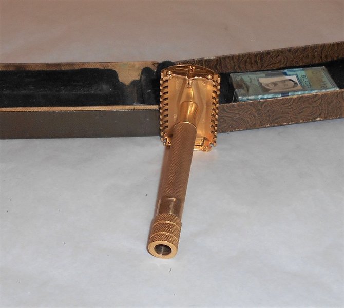 Gillette Sheraton 1937 Safety Razor Refurbished Replated 24 Karat Gold W Case Blades (22).JPG