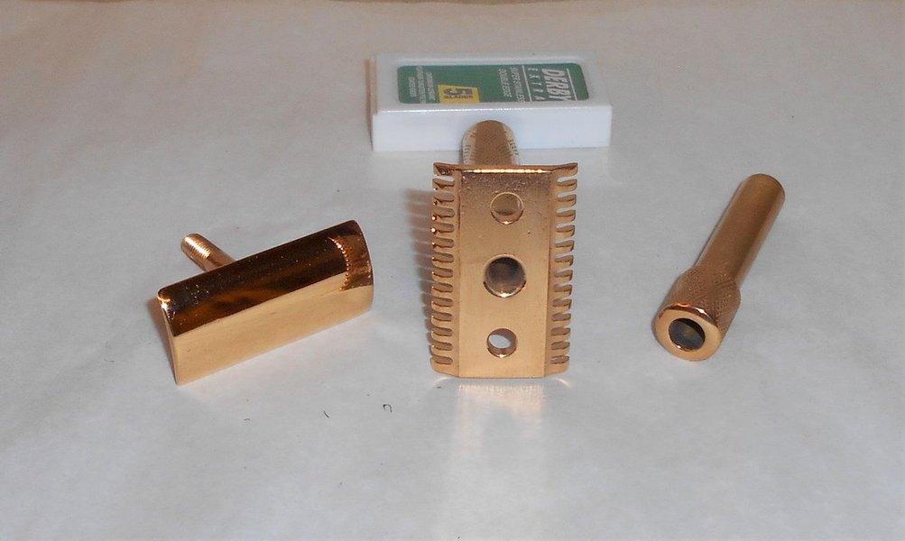 Gillette 1922 Aristocrat Refurbished Replated 24 Karat Gold Three-Piece Razor 12–14 (22).JPG